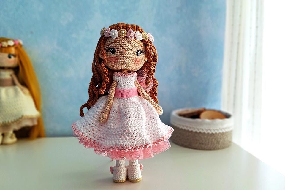 lara de pie amigudolls