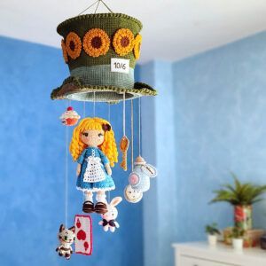 movil Alicia amigurumi techo