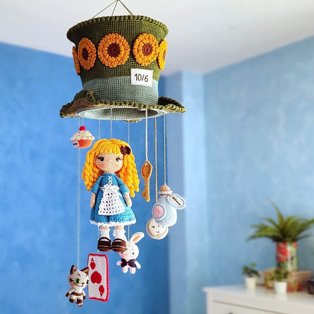 movil Alicia amigurumi techo